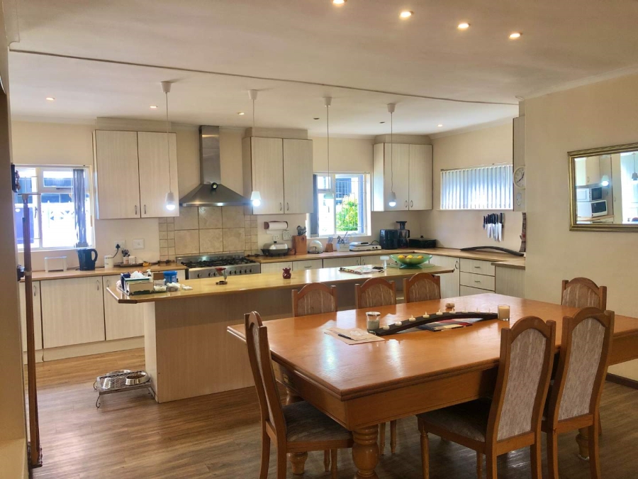 4 Bedroom Property for Sale in Westcliff Western Cape